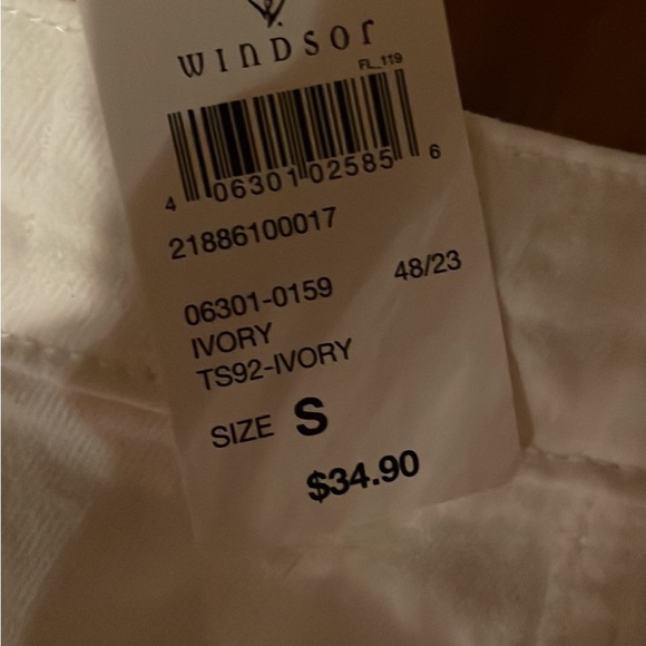 Windsor brand new white cargo skirt - Picture 3 of 3